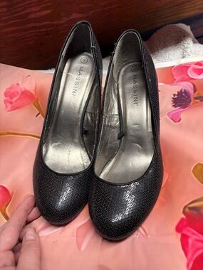 Massini Black Sequin Round-Toe Pumps size 9